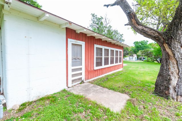 137 Center Loop, Whitney, TX 76692
