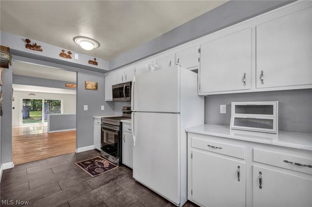 6033 Stearns Road, North Olmsted, OH 44070