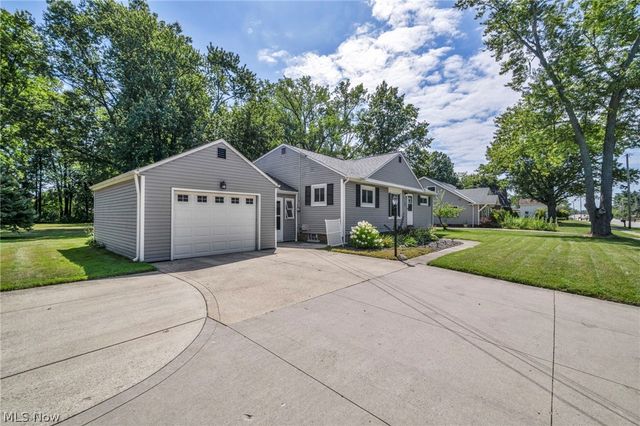 6033 Stearns Road, North Olmsted, OH 44070