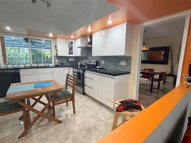 5129 Van Buren St, Hollywood, FL 33021