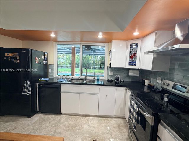 5129 Van Buren St, Hollywood, FL 33021