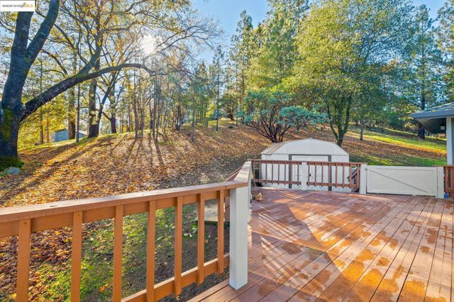 19621 Cottonwood St, Groveland, CA 95321