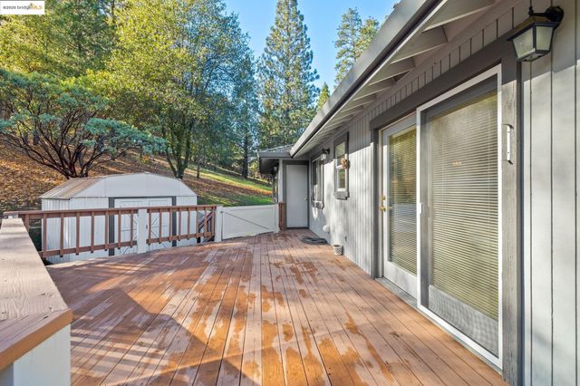 19621 Cottonwood St, Groveland, CA 95321