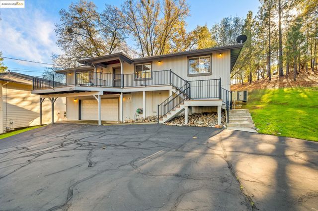 19621 Cottonwood St, Groveland, CA 95321