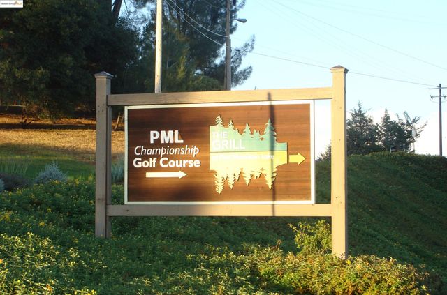 19621 Cottonwood St, Groveland, CA 95321