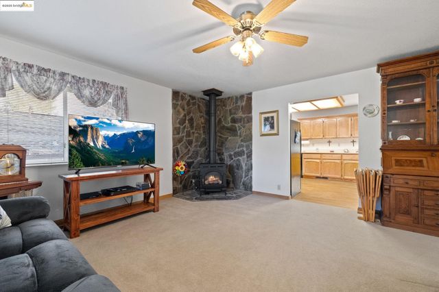 19621 Cottonwood St, Groveland, CA 95321