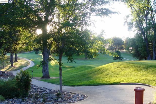 19621 Cottonwood St, Groveland, CA 95321