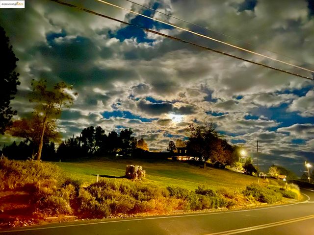 19621 Cottonwood St, Groveland, CA 95321