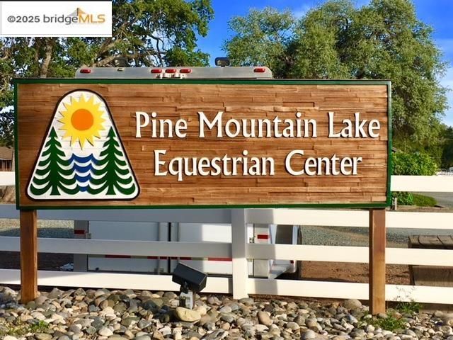 19621 Cottonwood St, Groveland, CA 95321