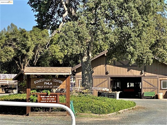 19621 Cottonwood St, Groveland, CA 95321