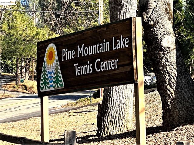 19621 Cottonwood St, Groveland, CA 95321