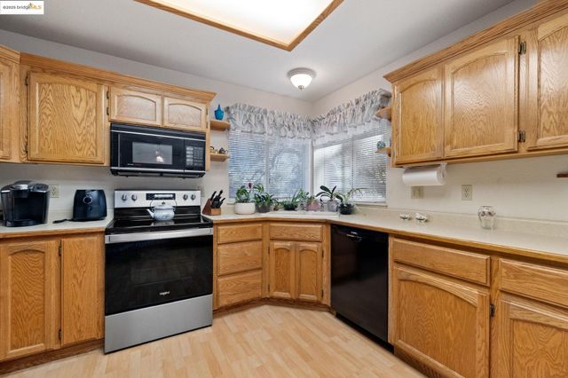 19621 Cottonwood St, Groveland, CA 95321