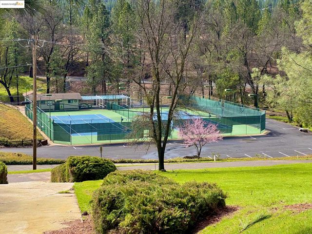 19621 Cottonwood St, Groveland, CA 95321