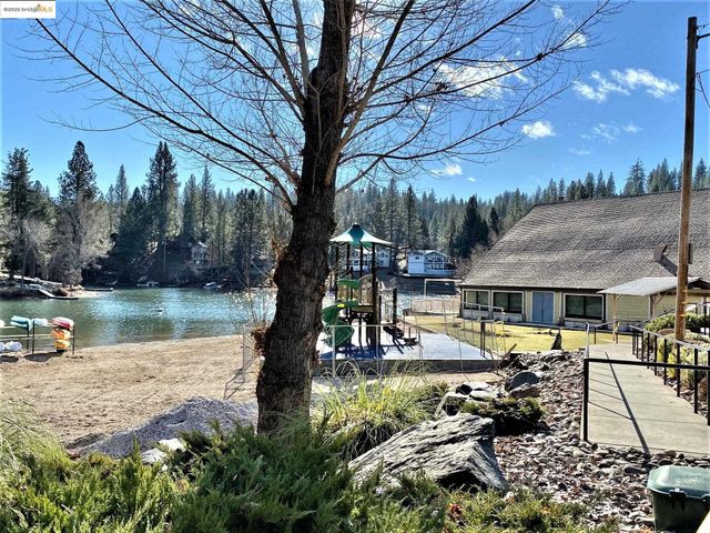 19621 Cottonwood St, Groveland, CA 95321