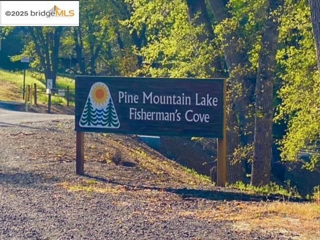 19621 Cottonwood St, Groveland, CA 95321