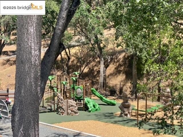 19621 Cottonwood St, Groveland, CA 95321