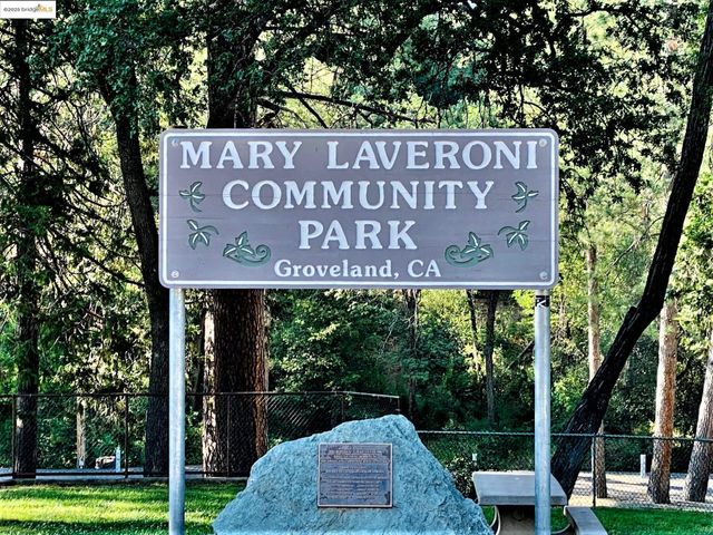 19621 Cottonwood St, Groveland, CA 95321