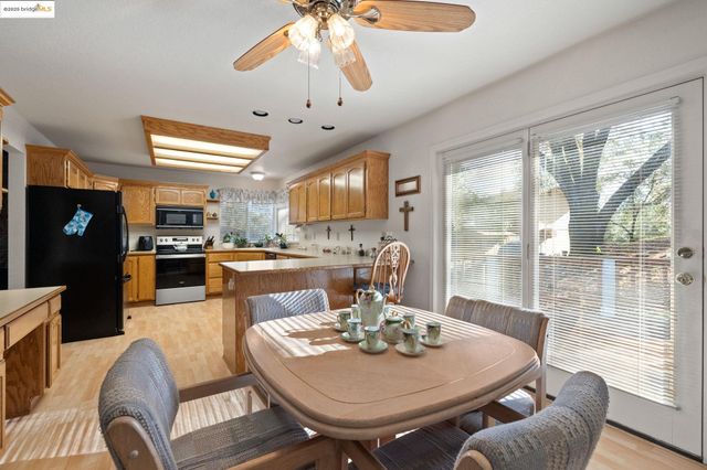 19621 Cottonwood St, Groveland, CA 95321