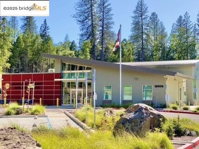 19621 Cottonwood St, Groveland, CA 95321