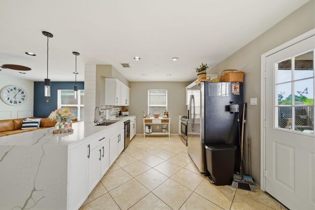 5722 Tiger Lilly Way, Houston, TX 77085
