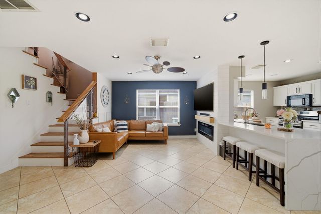 5722 Tiger Lilly Way, Houston, TX 77085
