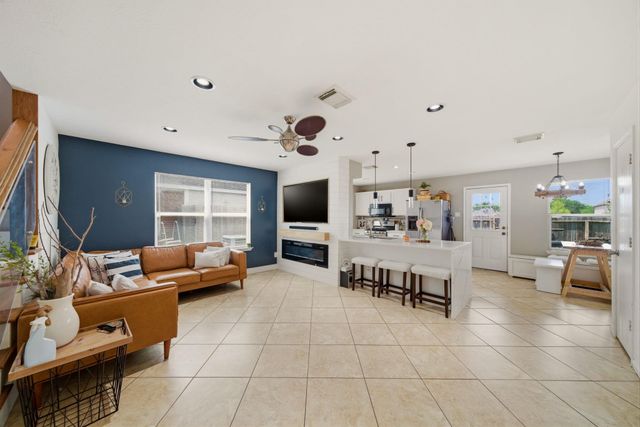5722 Tiger Lilly Way, Houston, TX 77085