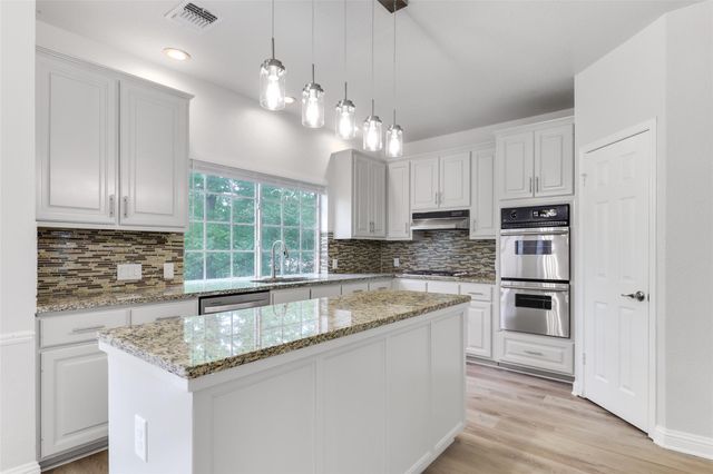 11125 Savin Hill LN, Austin, TX 78739