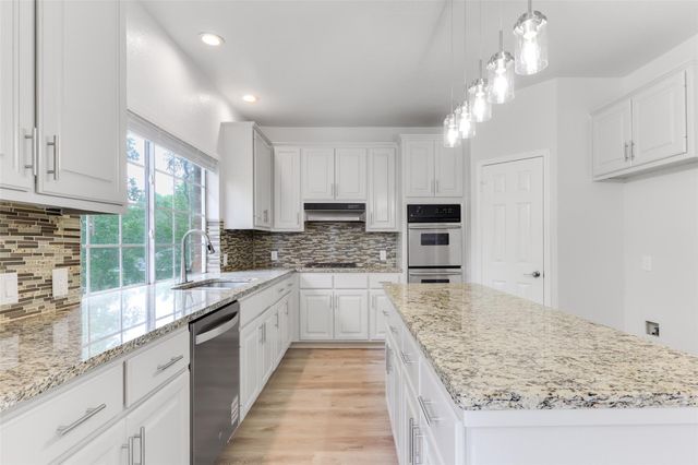 11125 Savin Hill LN, Austin, TX 78739