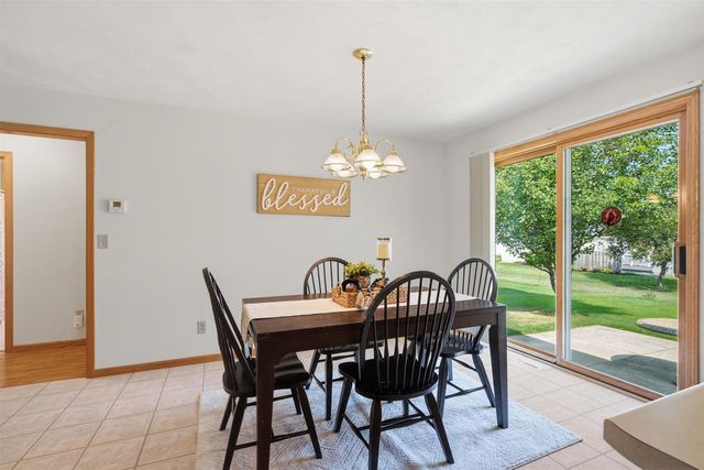 1405 PINEWOOD COURT, New London, WI 54961