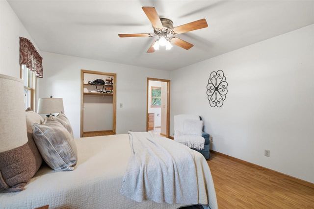 1405 PINEWOOD COURT, New London, WI 54961