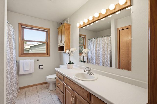 1405 PINEWOOD COURT, New London, WI 54961