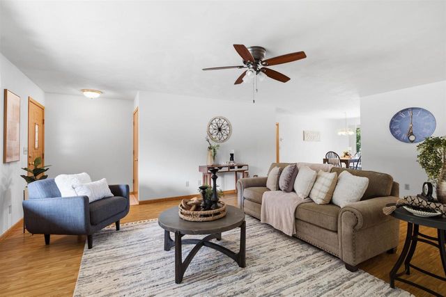 1405 PINEWOOD COURT, New London, WI 54961