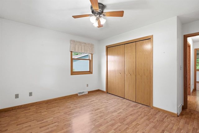 1405 PINEWOOD COURT, New London, WI 54961