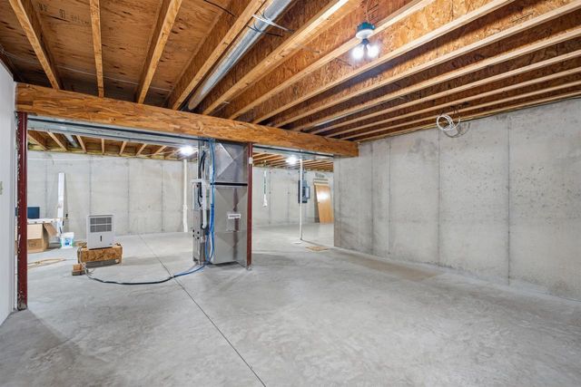 1405 PINEWOOD COURT, New London, WI 54961