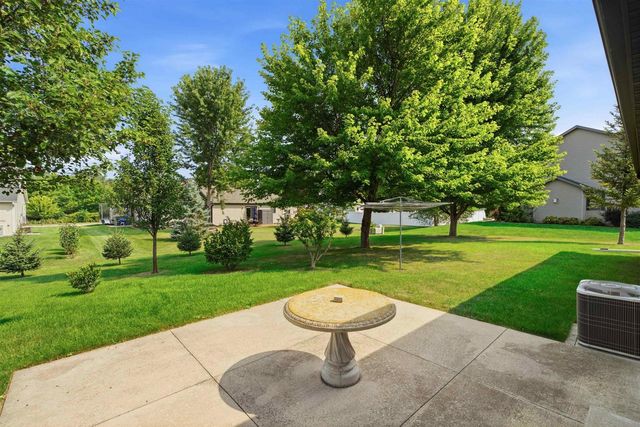 1405 PINEWOOD COURT, New London, WI 54961