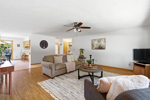 1405 PINEWOOD COURT, New London, WI 54961