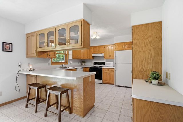 1405 PINEWOOD COURT, New London, WI 54961