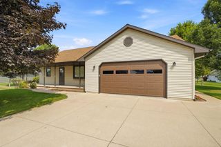 1405 PINEWOOD COURT, New London, WI 54961
