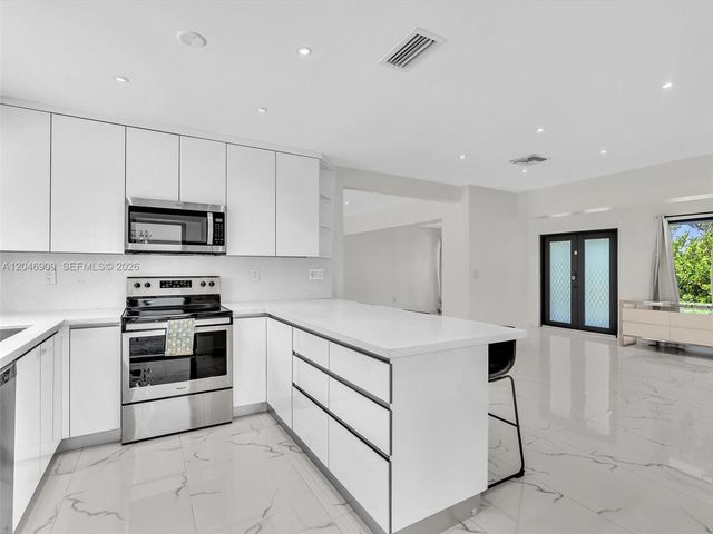 19225 NE 18th Avenue, Miami, FL 33179