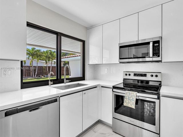 19225 NE 18th Avenue, Miami, FL 33179