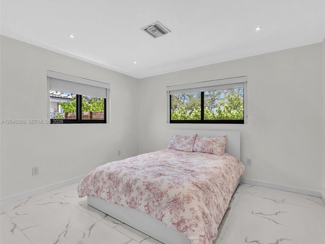 19225 NE 18th Avenue, Miami, FL 33179