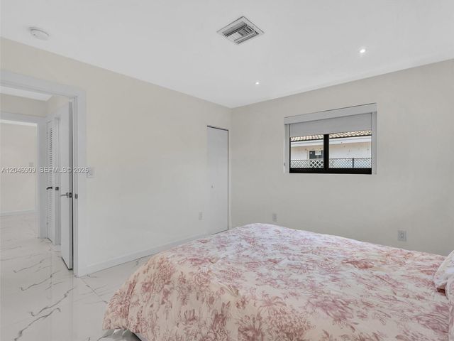 19225 NE 18th Avenue, Miami, FL 33179