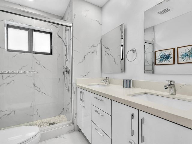19225 NE 18th Avenue, Miami, FL 33179