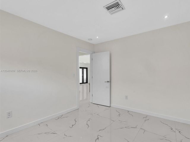 19225 NE 18th Avenue, Miami, FL 33179