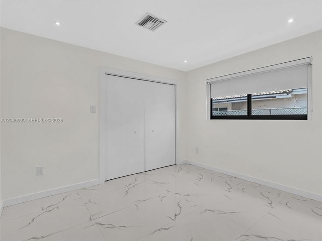19225 NE 18th Avenue, Miami, FL 33179