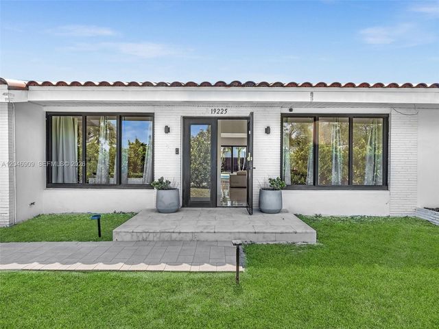 19225 NE 18th Avenue, Miami, FL 33179