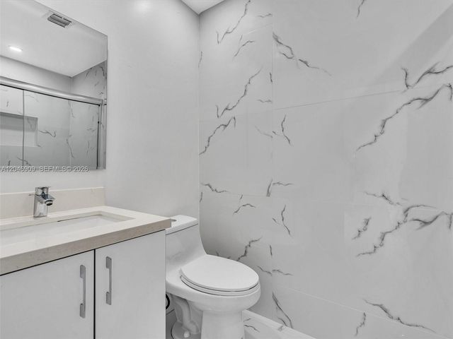 19225 NE 18th Avenue, Miami, FL 33179