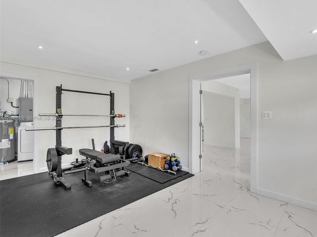 19225 NE 18th Avenue, Miami, FL 33179