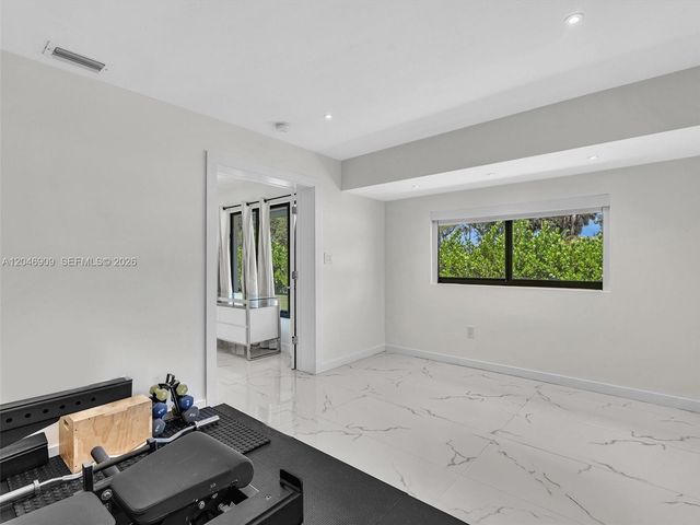 19225 NE 18th Avenue, Miami, FL 33179