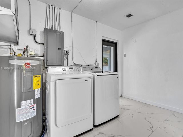 19225 NE 18th Avenue, Miami, FL 33179